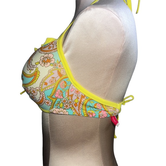 Victoria’s Secret bikini top. Ruffled accent. Size 32DD - Picture 5 of 9